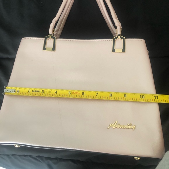 Aimily baby pink color Handbag with removable straps. - Picture 5 of 8